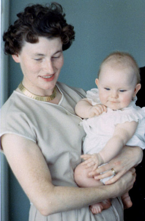 Elizabeth and her jolly daughter Leonie.